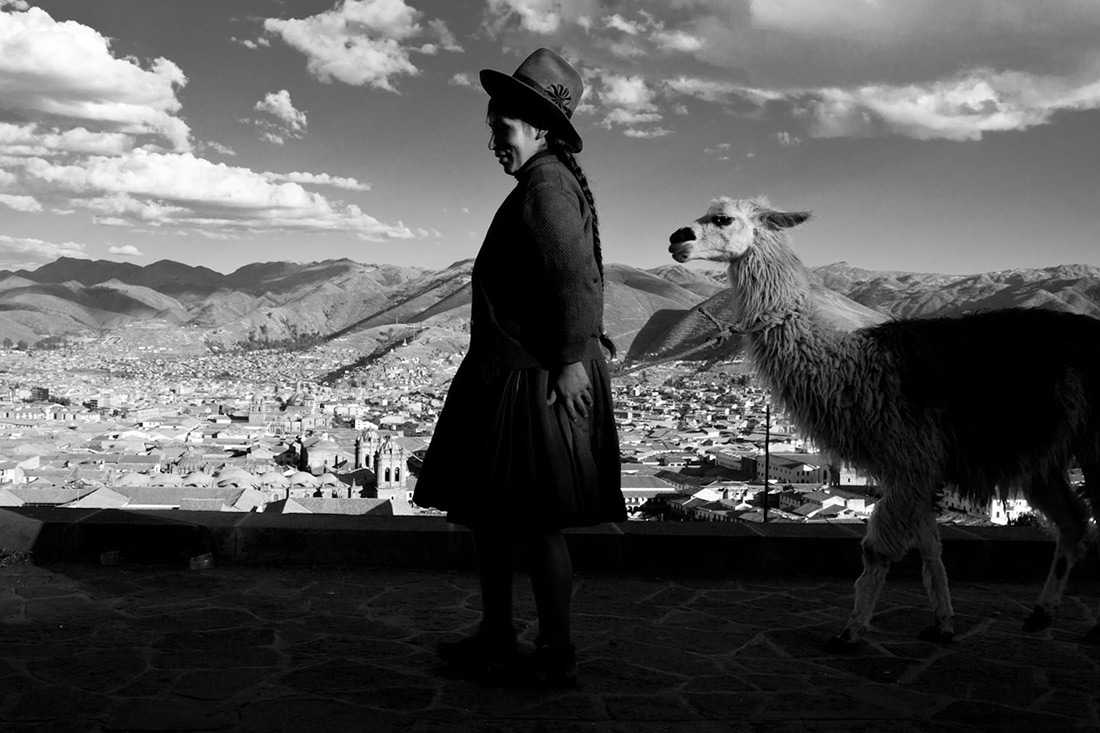 Peru, Cusco, lama, Andean woman, Stefano Torrione